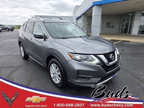 Used 2017 Nissan Rogue SV FWD image 1