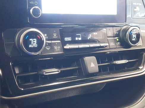 Used 2024 Toyota Highlander LE image 29