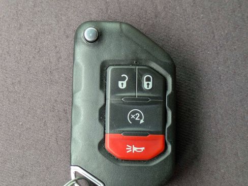 Used 2022 Jeep Wrangler Unlimited Sahara w/ Cold Weather Group AWD/4WD image 33