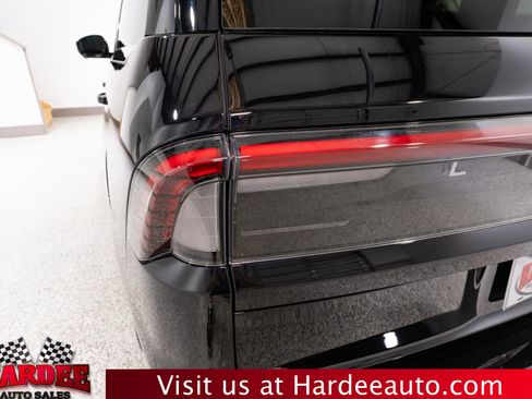Used 2025 Lincoln Navigator Reserve AWD/4WD image 9
