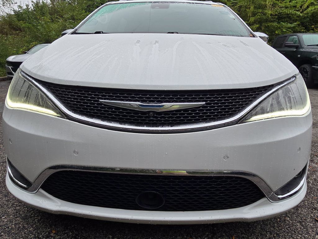 Used 2018 Chrysler Pacifica Limited w/ Advanced Safetytec Group FWD image 13