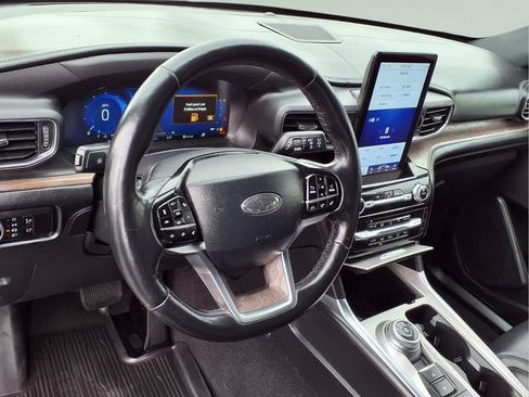 Used 2023 Ford Explorer Platinum w/ Technology Package AWD/4WD image 13