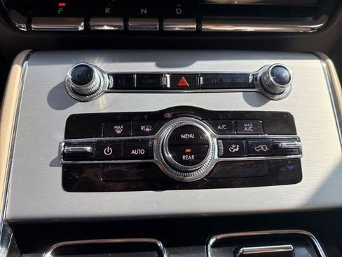Used 2023 Lincoln Aviator AWD image 32