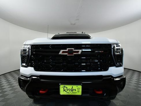 Used 2024 Chevrolet Silverado 2500 ZR2 w/ Technology Package image 7