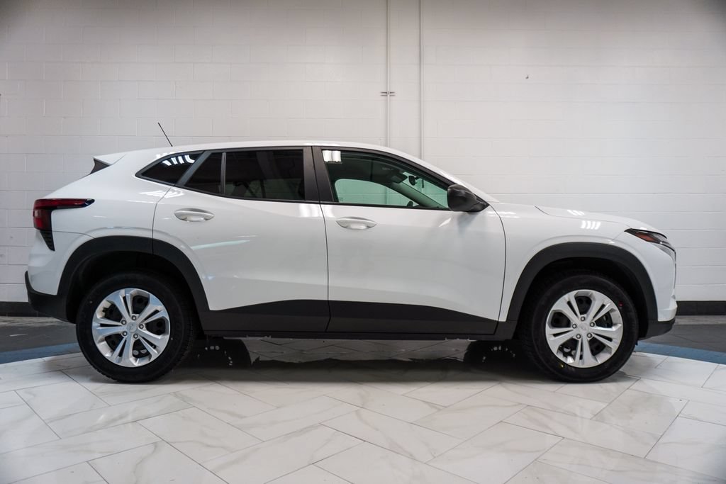 Used 2025 Chevrolet Trax LS FWD image 34