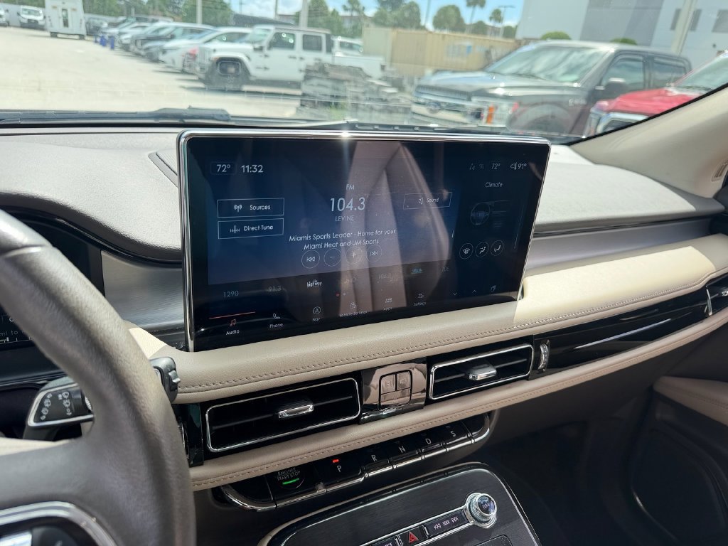 Used 2022 Lincoln Nautilus FWD w/ Premium Package image 17