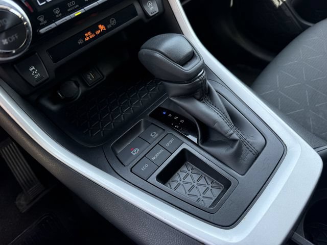 Used 2025 Toyota RAV4 XLE FWD image 20