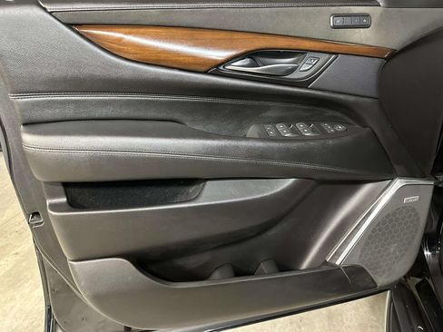 Used 2020 Cadillac Escalade ESV Luxury AWD/4WD image 20