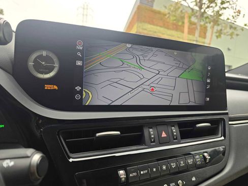 Used 2022 Lexus ES 300h w/ Premium Package image 28