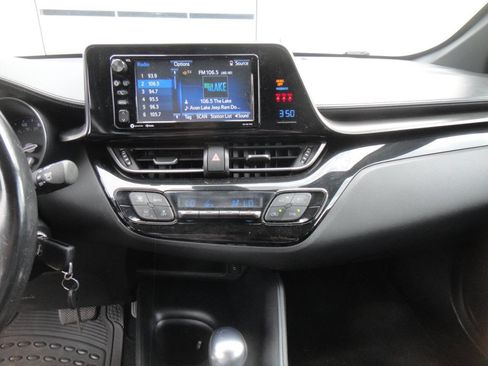 Used 2018 Toyota C-HR XLE FWD image 12