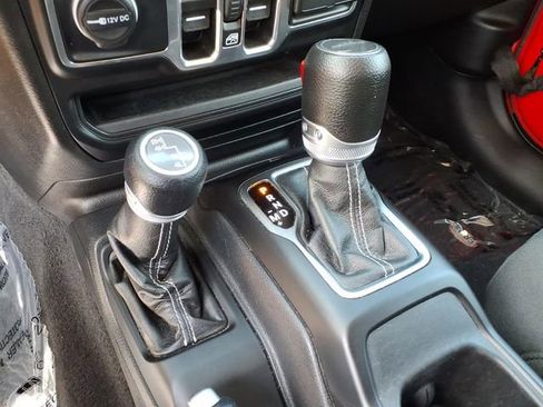 Used 2022 Jeep Gladiator Overland w/ Cold Weather Group AWD/4WD image 22