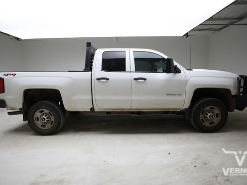 Used 2019 Chevrolet Silverado 2500 W/T w/ Snow Plow Prep Package AWD/4WD image 5
