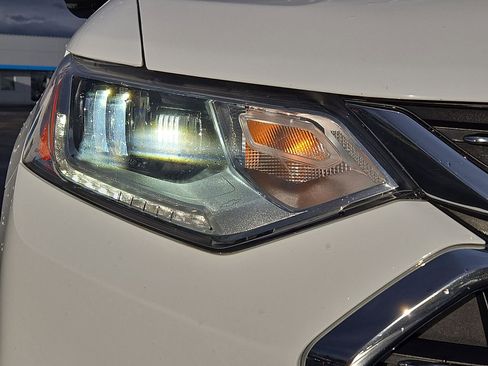 Certified 2018 Chevrolet Traverse High Country image 28