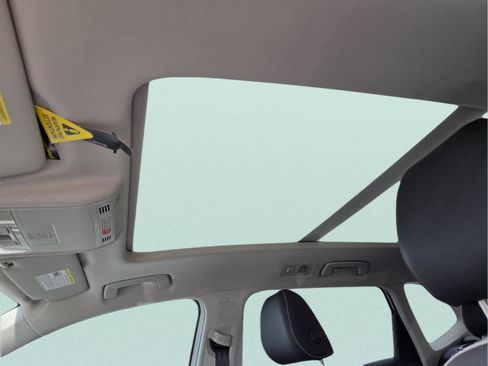 New 2026 Volkswagen Taos SE FWD image 22