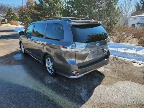 Used 2013 Toyota Sienna SE image 27