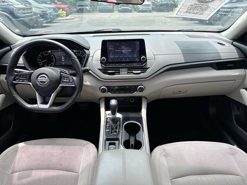 Used 2021 Nissan Altima 2.5 SV w/ SV Premium Package AWD/4WD image 10