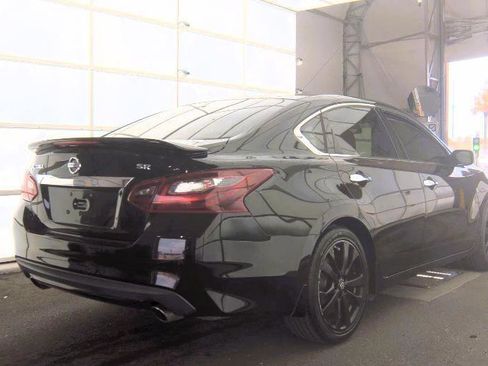 Used 2017 Nissan Altima 2.5 SR w/ Midnight Edition Package FWD image 3