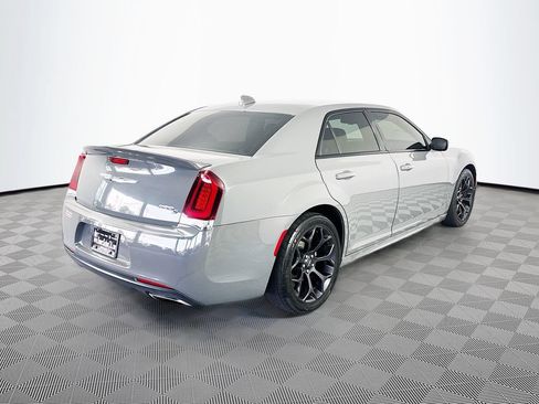 Used 2019 Chrysler 300 S w/ S Model Appearance Package RWD image 7