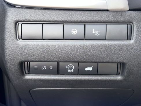 Certified 2025 Nissan Rogue SL w/ Tech Package FWD image 29