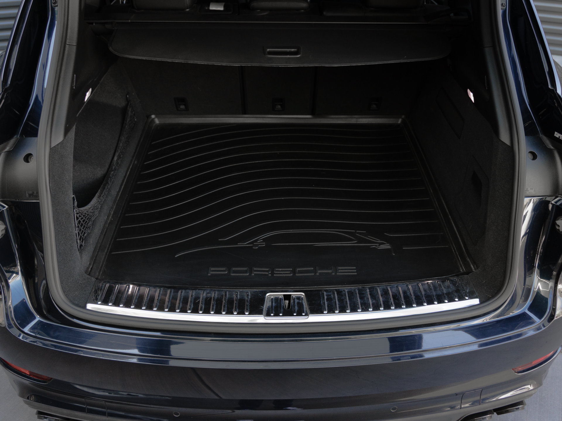 Certified 2023 Porsche Cayenne Platinum Edition AWD/4WD image 28