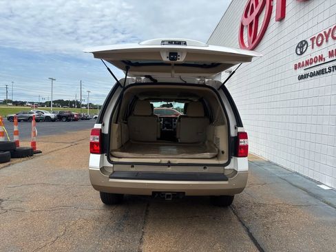 Used 2014 Ford Expedition XLT w/ Equipment Group 202A RWD image 30