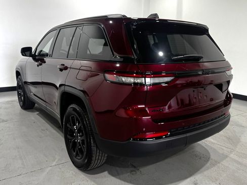 Used 2025 Jeep Grand Cherokee Altitude image 39