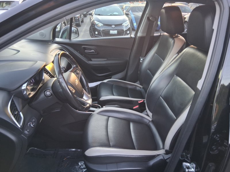 Used 2018 Chevrolet Trax Premier w/ Midnight Edition FWD image 10
