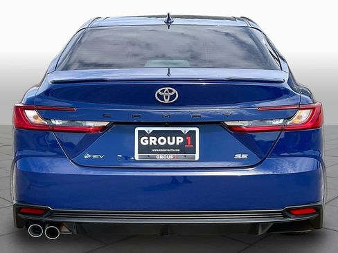Used 2025 Toyota Camry SE w/ Convenience Package FWD image 5