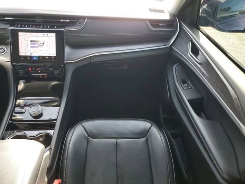 Used 2022 Jeep Grand Cherokee Limited w/ Luxury Tech Group II image 22