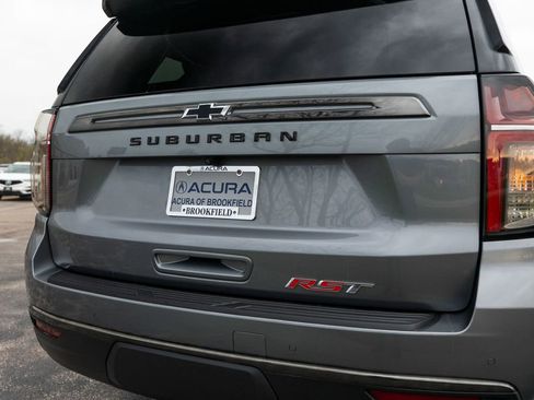 Used 2021 Chevrolet Suburban RST w/ Luxury Package image 17