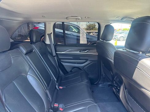Used 2023 Jeep Grand Cherokee Limited w/ Luxury Tech Group II AWD/4WD image 25