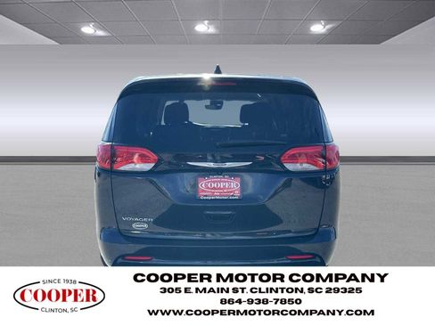 Used 2023 Chrysler Voyager LX image 6