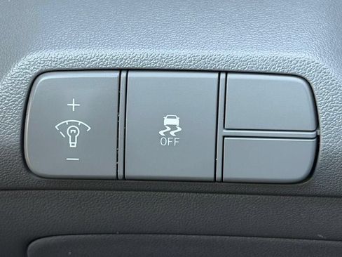 Used 2025 Hyundai Elantra SEL FWD image 19