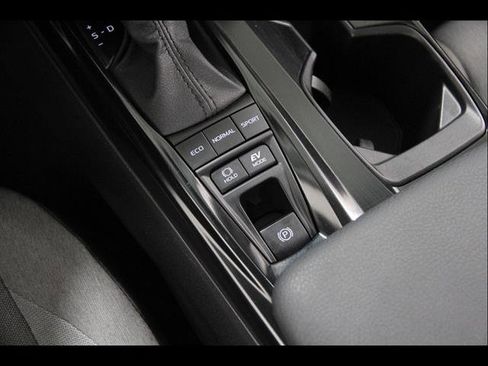 Used 2025 Toyota Camry LE w/ Convenience Package image 17