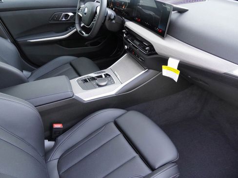 Certified 2025 BMW 330i Sedan RWD image 10