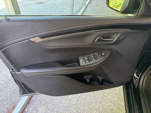 Used 2019 Chevrolet Impala LT FWD image 8