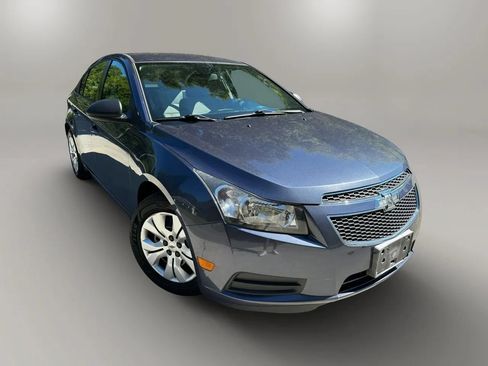 Used 2014 Chevrolet Cruze LS FWD image 12