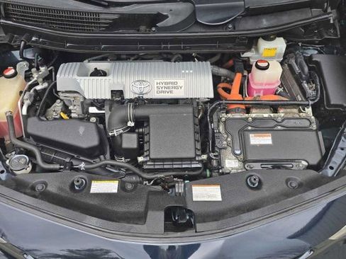 Used 2017 Toyota Prius V Three w/ Carpet Mat Package image 31