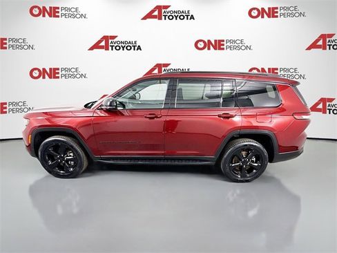 Used 2023 Jeep Grand Cherokee L Laredo image 4