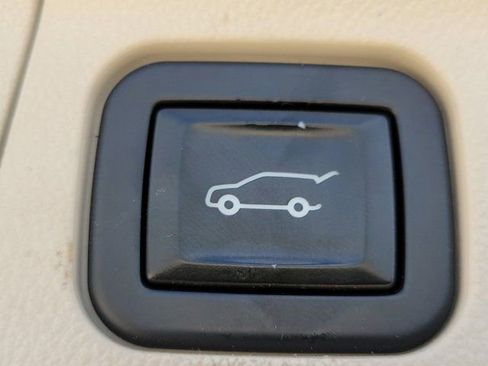 Used 2021 GMC Acadia Denali w/ Denali Technology Package FWD image 14