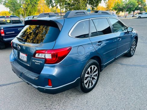 Used 2017 Subaru Outback 3.6R Limited AWD/4WD image 3