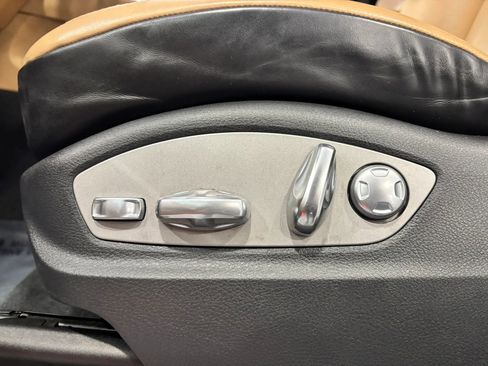 Used 2017 Porsche Cayenne Platinum Edition w/ Premium Package (PJV) image 13