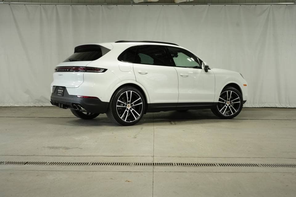 Certified 2026 Porsche Cayenne AWD/4WD image 7