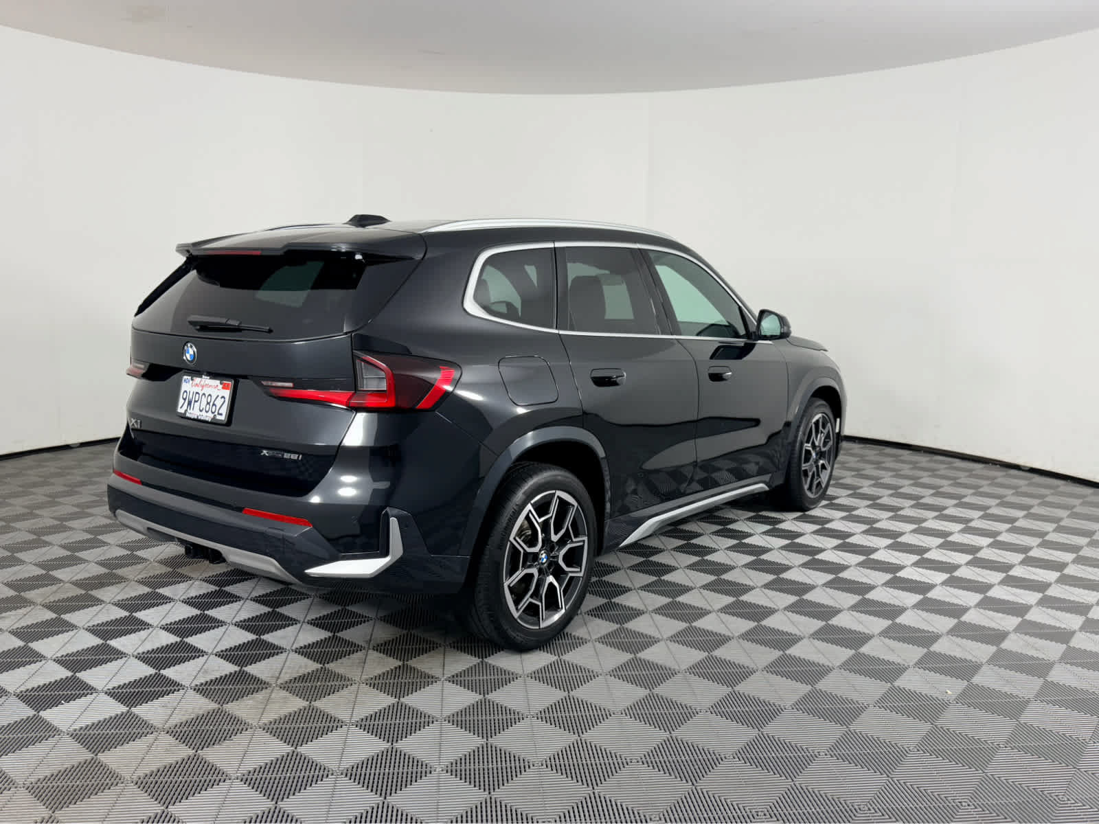 Used 2025 BMW X1 xDrive28i w/ Premium Package AWD/4WD image 3