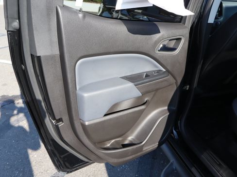 Used 2016 Chevrolet Colorado Z71 AWD/4WD image 33