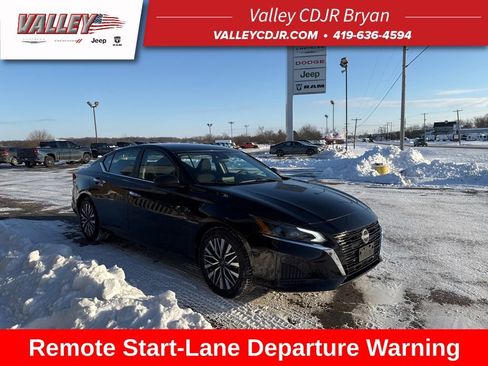 Used 2024 Nissan Altima 2.5 SV image 1