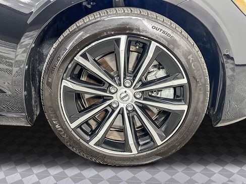 Used 2023 Volvo S60 T8 Plus image 38