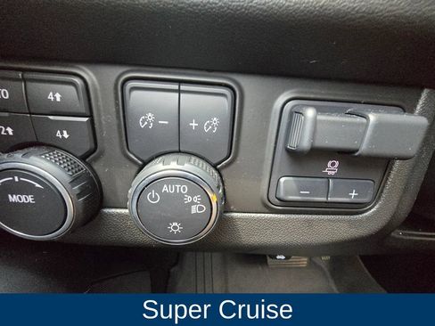 Used 2023 Chevrolet Tahoe Premier w/ Advanced Technology Package AWD/4WD image 25