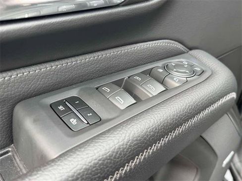 Used 2024 GMC Yukon XL Denali image 14