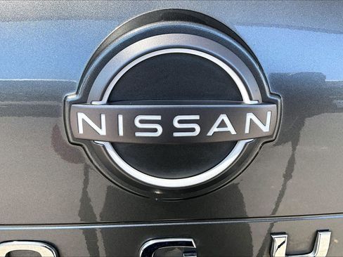 Used 2023 Nissan Rogue SV FWD image 31